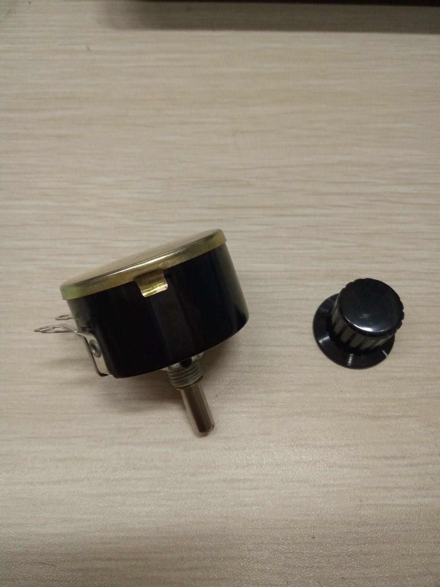 海仙 单圈电位器 WX112 050 5W 1K&Omega; 1K &plusmn;5% 带旋钮1套